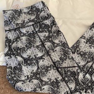 Eluminary Sz 3 (fits 14+) Bats and webs work out pants/leggings w/pockets NWT